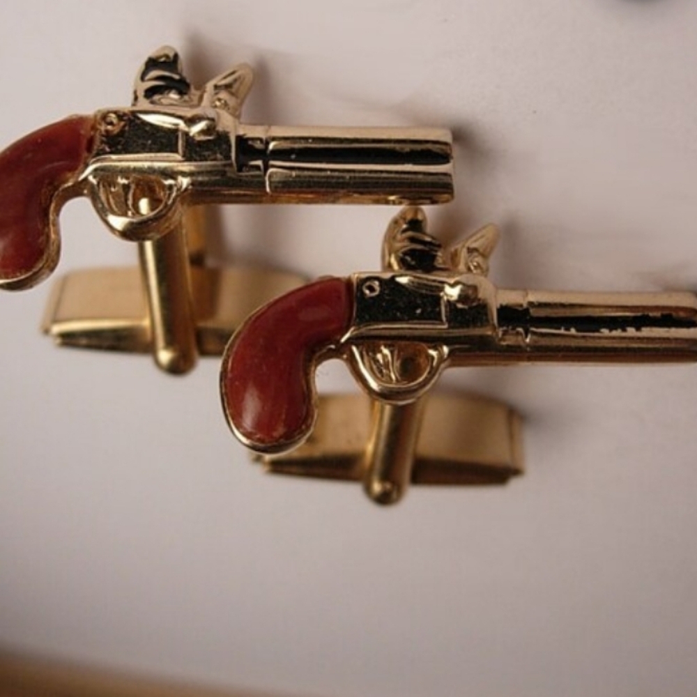 1960s Flintlock Dueling Pistols Gold Tone Vintage Cuff Links w/Orange